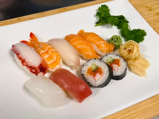 BookNoFees: Snack-bar – Asahi Sushi – Stockholm – Asahi Sushi, fotografie 2