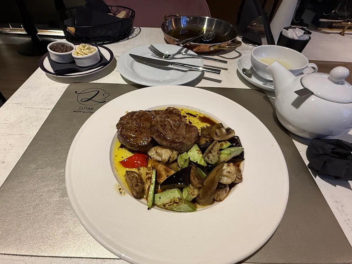 BookNoFees: Cafenea – Lutak Bistro & Pastry – Belgrade – Lutak Bistro & Patiserie, fotografie 1