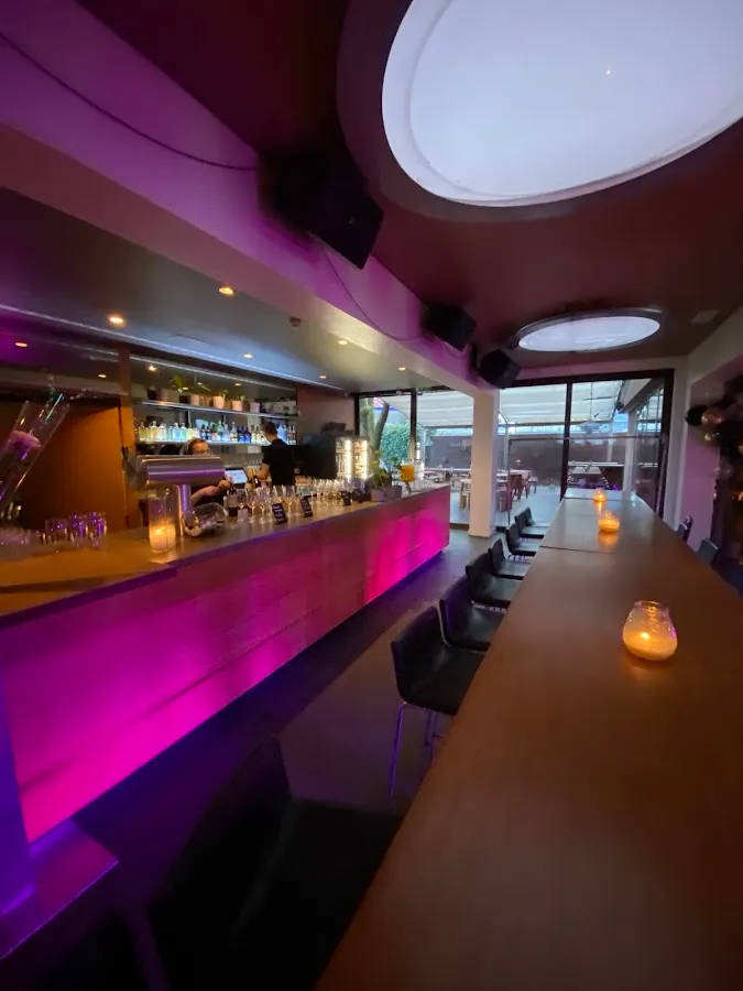 BookNoFees: Restaurant – Kavarna Sputnik – Ljubljana – Cafeneaua Sputnik, fotografie 1