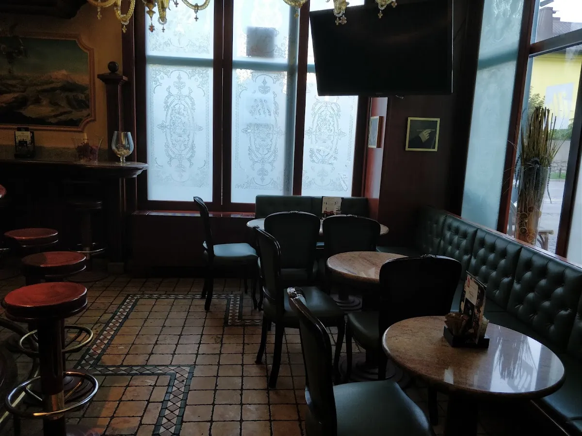 BookNoFees: Cafenea – Kavarnica Langus – Ljubljana – Cafeneaua Langus, fotografie 1