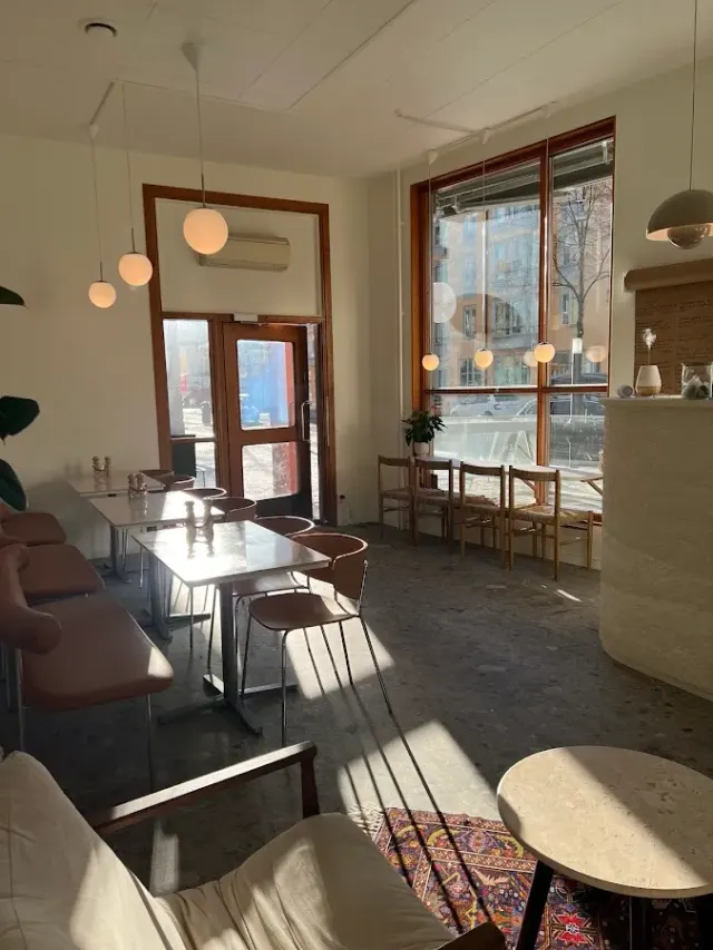 BookNoFees: Cafenea – Ari's Corner – Stockholm – Colțul lui Ari, fotografie 2