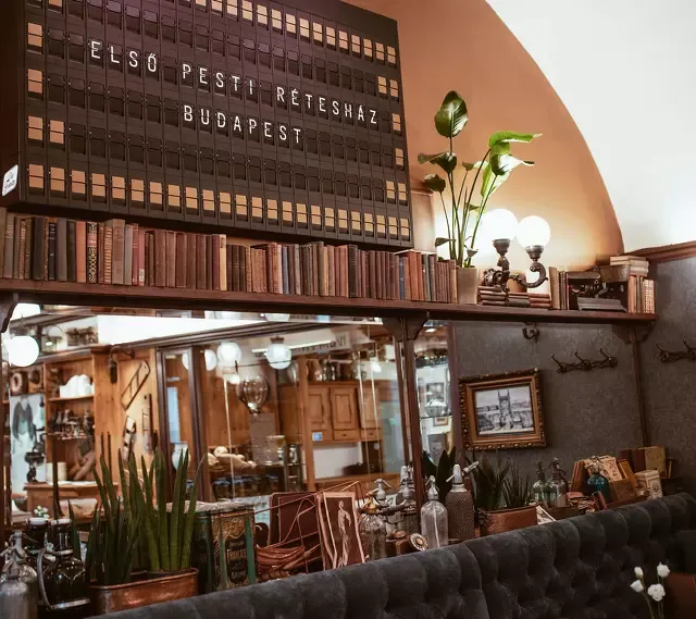 BookNoFees: Restaurant – Első Pesti Rétesház – Budapest – Prima casă a strudelului din Pest, fotografie 1