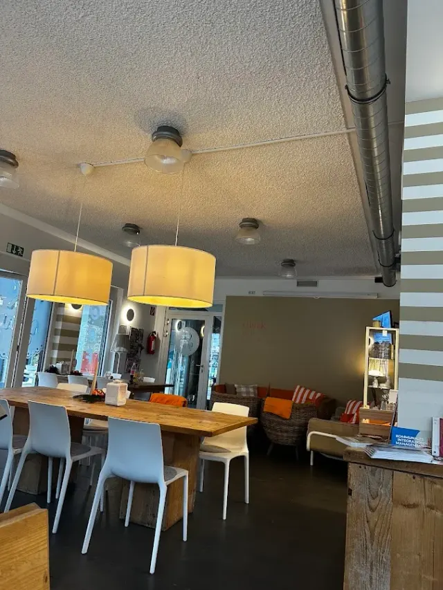 BookNoFees: Restaurant – Café Glück – Kamen – Cafeneaua „Glück”, fotografie 2