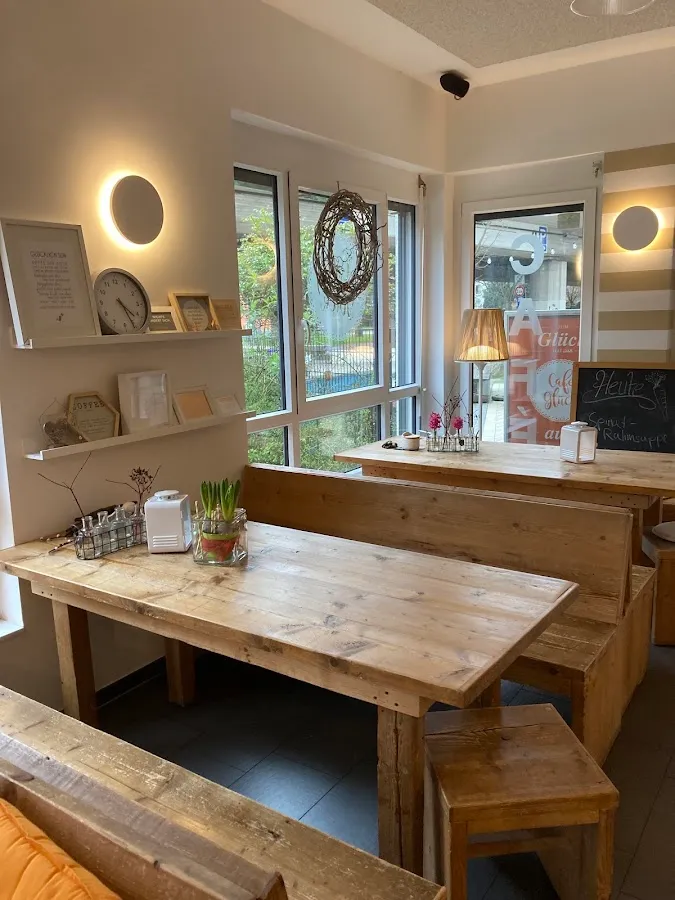 BookNoFees: Restaurant – Café Glück – Kamen – Cafeneaua „Glück”, fotografie 1