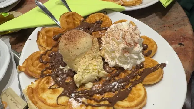 BookNoFees: Restaurant – Eiscafe San Remo – Lünen – Eiscafe San Remo, fotografie 3