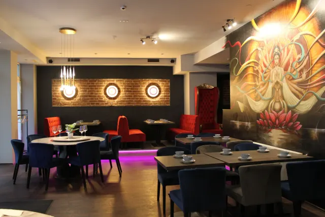 BookNoFees: Kng Tao, Vienna