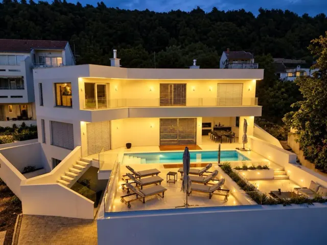 BookNoFees: Villa Luise – Rogoznica