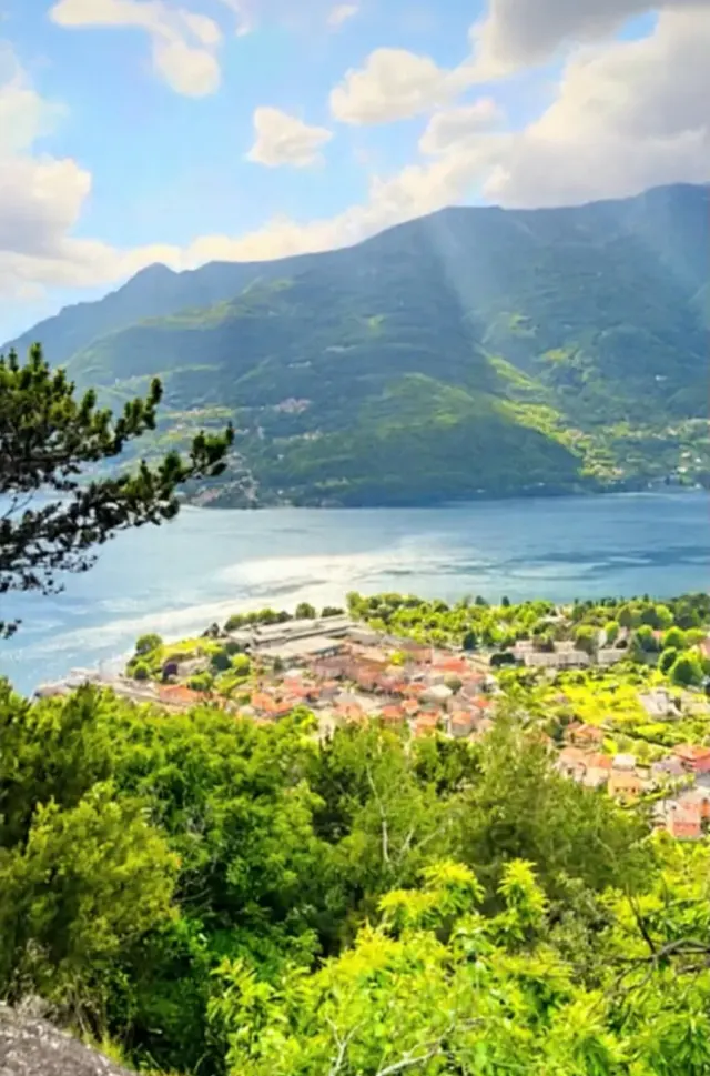 BookNoFees: LACUL COMO, Dervio – DERVIO