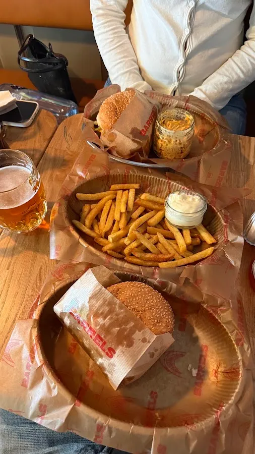 BookNoFees: Snack-bar – Barrels Burgers & Beer – Stockholm – Barrels Burgers & Beer, fotografie 2