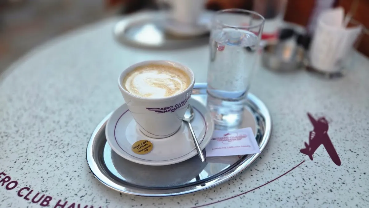 BookNoFees: Cafenea – Aero Club Havana – Ljubljana – Aero Club Havana, fotografie 1