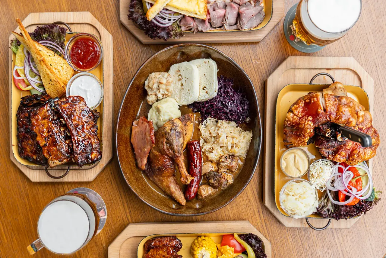 BookNoFees: Restaurant – Kolkovna Budějovická – Prague – Biroul de timbre Budějovická, fotografie 1