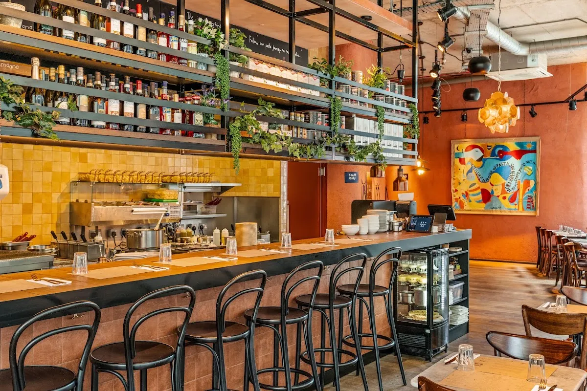 BookNoFees: Restaurant – Emilia's – London – Al Emiliei, fotografie 1