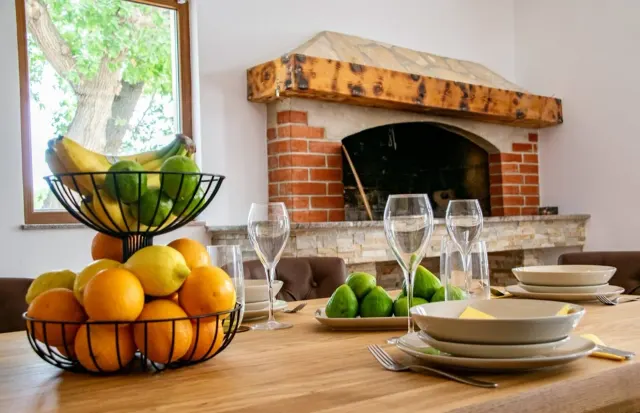 BookNoFees: O vilă liniștită, în stil rustic, cu piscină privată – Posedarje
