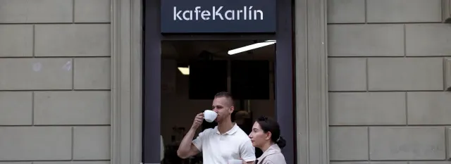 BookNoFees: Cafenea – kafe Karlín – Prague – Cafeneaua Karlín, fotografie 3