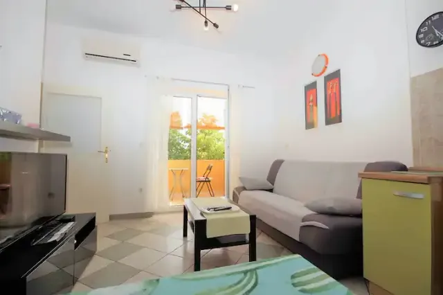 BookNoFees: Apartament de vacanță îngrijit, „Nata”, situat în apropierea plajei – Fažana