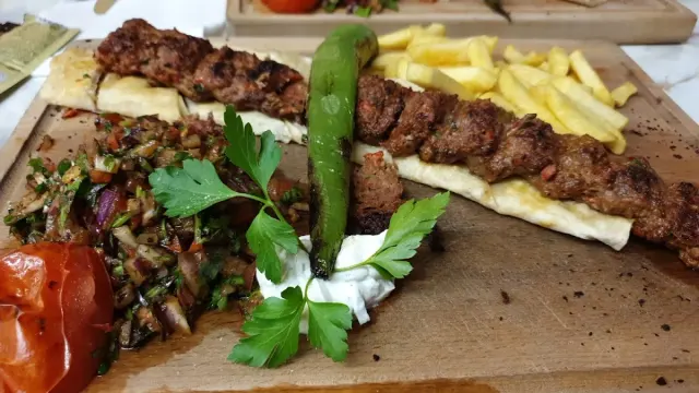 BookNoFees: Restaurant – Dürrüm's Kierspe – Kierspe – Kierspe-ul lui Dürrüm, fotografie 3