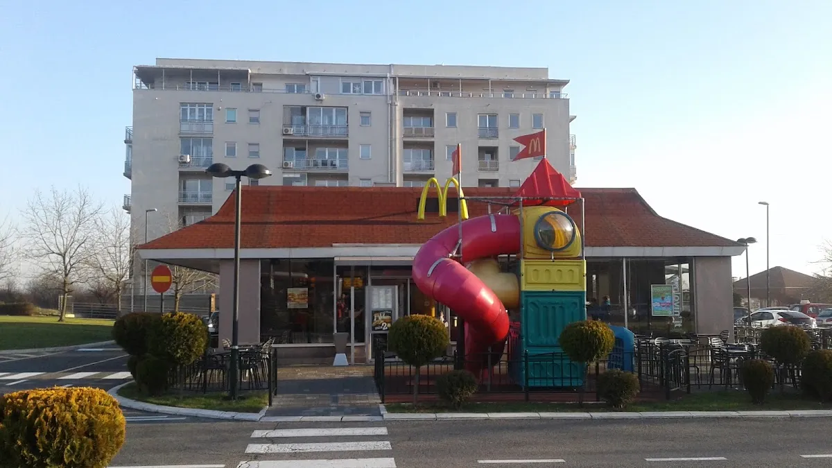 BookNoFees: Snack-bar – McDonald's – Belgrade – McDonald's, fotografie 1