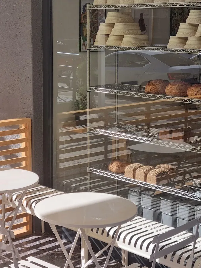 BookNoFees: Cafenea – Baca Bread Club – Istanbul – Citește Bread Club, fotografie 1