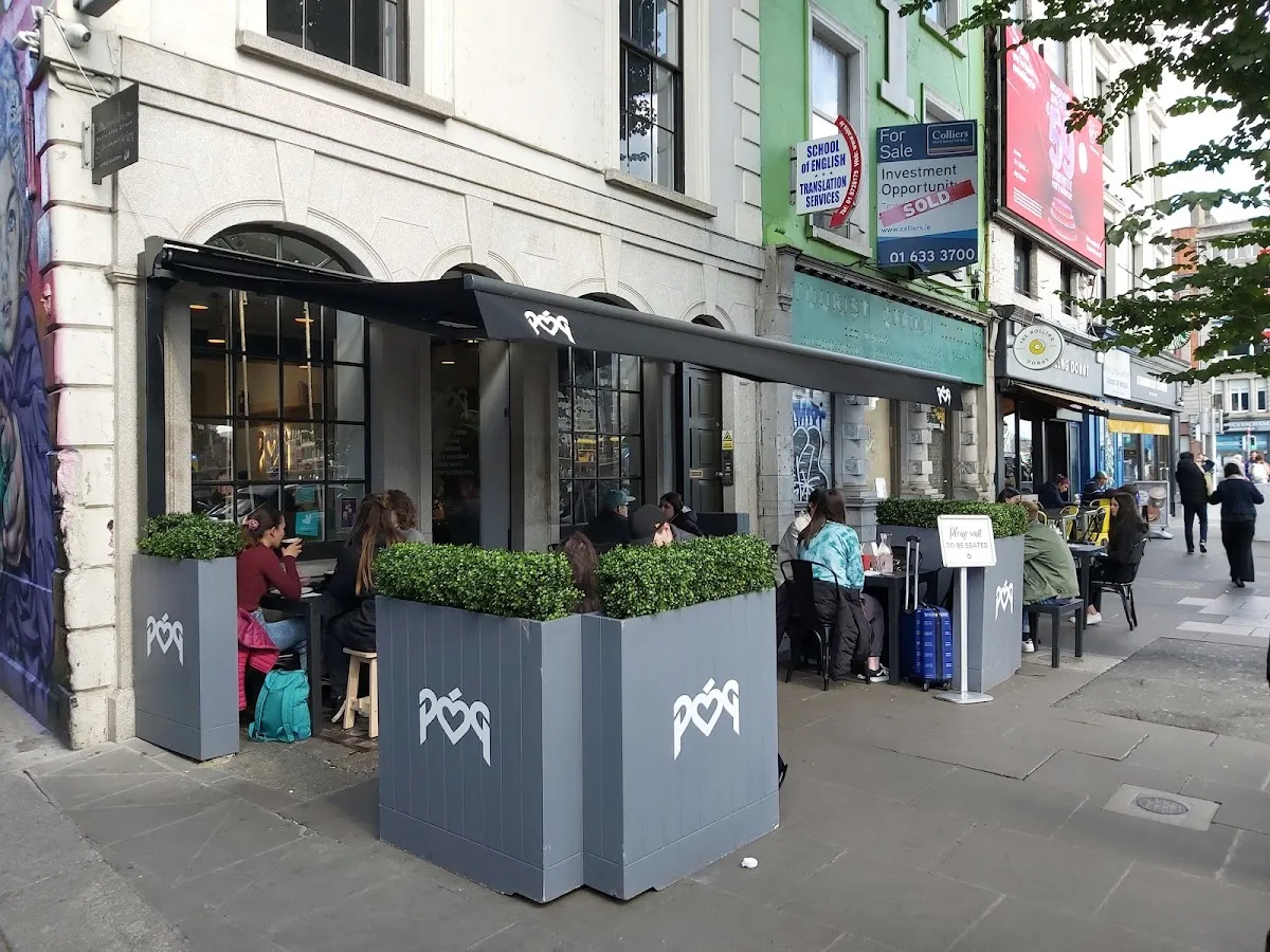 BookNoFees: Cafenea – Póg – Dublin – Sărut, fotografie 1