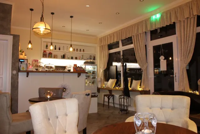 BookNoFees: Cafenea – Babinec – Bratislava – Babinec, fotografie 3