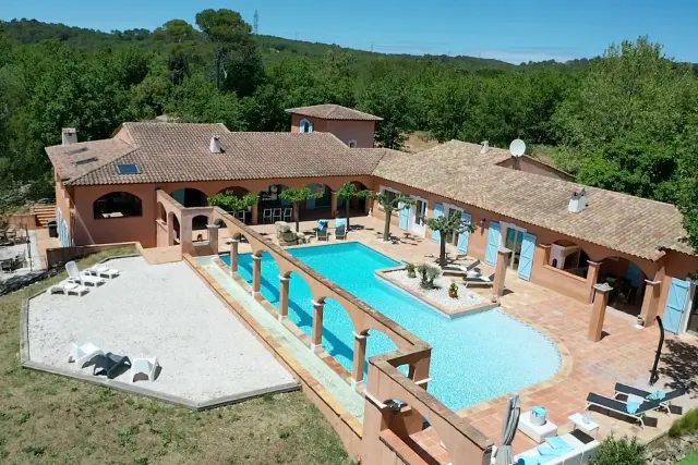 BookNoFees: Yuccas – 5 persoane, cu piscină și aer condiționat – TRANS-EN-PROVENCE