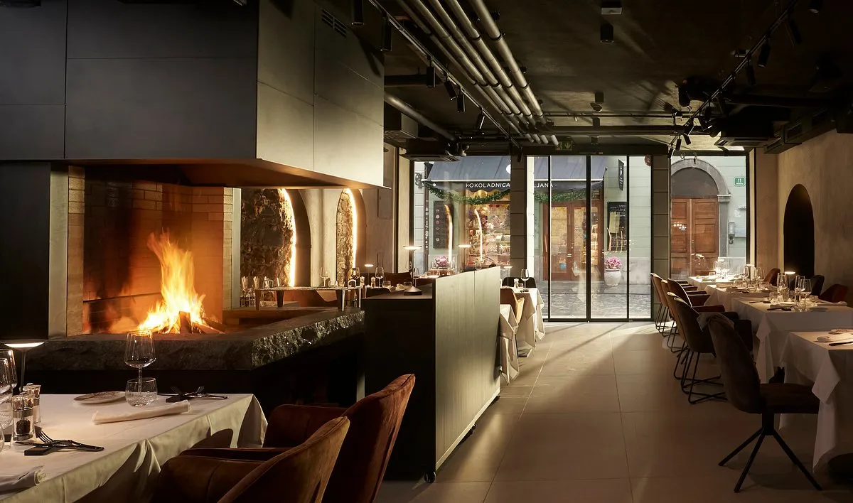 BookNoFees: Restaurant – The Restaurant Ljubljana – Ljubljana – Restaurantul Ljubljana, fotografie 1