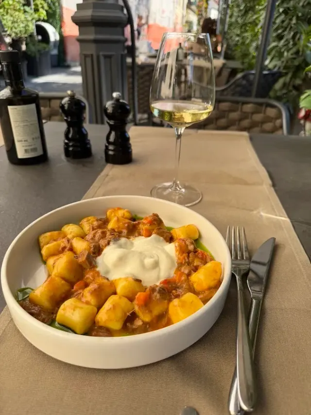 BookNoFees: Restaurant – The Restaurant Ljubljana – Ljubljana – Restaurantul Ljubljana, fotografie 2