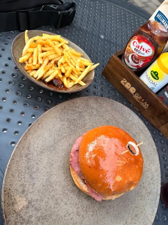 BookNoFees: Restaurant – Derin Köfte&Burger – Istanbul – Derin Köfte & Burger, fotografie 2