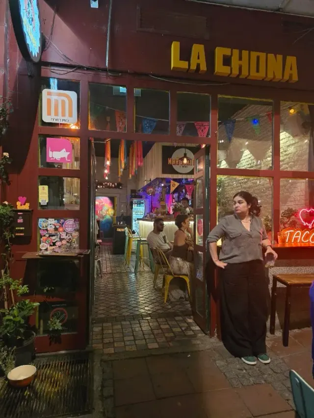 BookNoFees: Restaurant – La Chona – Belgrade – Maimuța, fotografie 3