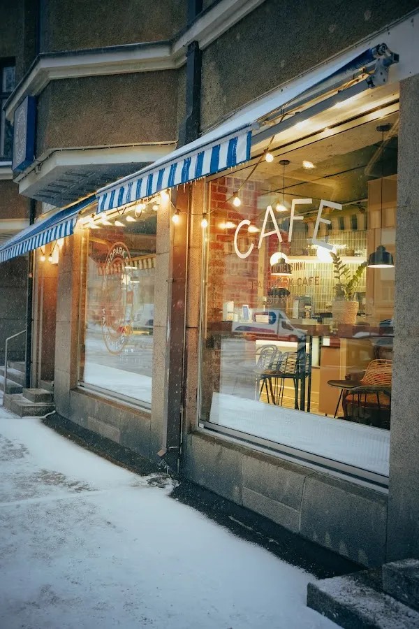 BookNoFees: Cafenea – Beard Park Cafe – Helsinki – Cafeneaua Beard Park, fotografie 1