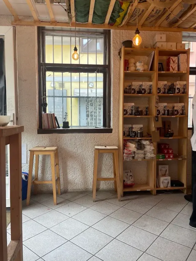 BookNoFees: Cafenea – Mala Pražarna – Ljubljana – Mala Pražarna, fotografie 2