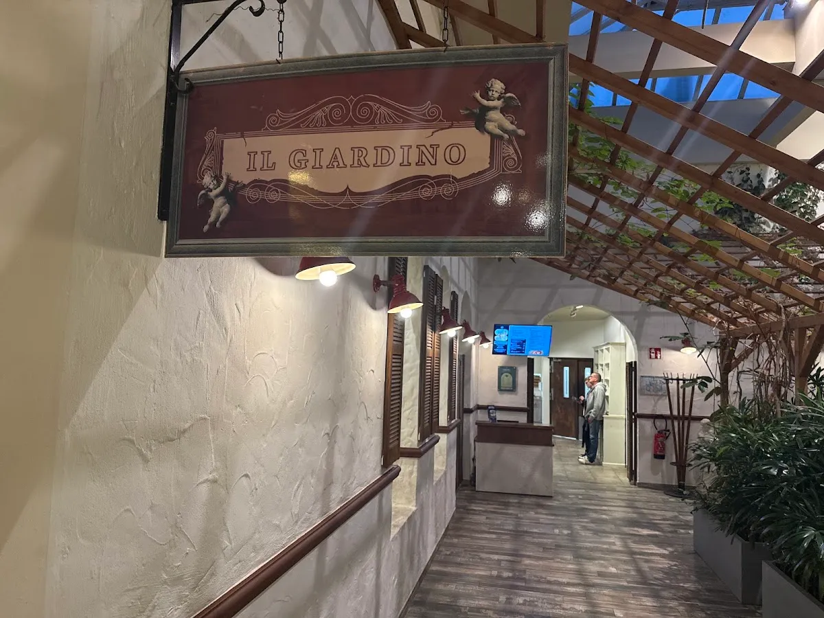 BookNoFees: Restaurant – Il Giardino – Medebach – Grădina, fotografie 1