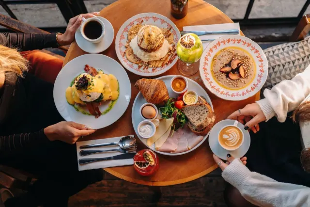 BookNoFees: Cafenea – Kavárna co hledá jméno – Prague – O cafenea care își caută un nume, fotografie 2