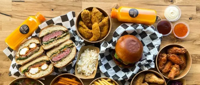 BookNoFees: Snack-bar – Black Cat Burgers – Warsaw – Black Cat Burgers, fotografie 2