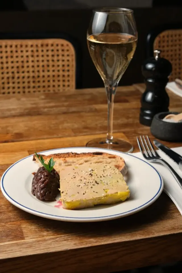 BookNoFees: Restaurant – Canard et Champagne – Paris – Rață și șampanie, fotografie 3
