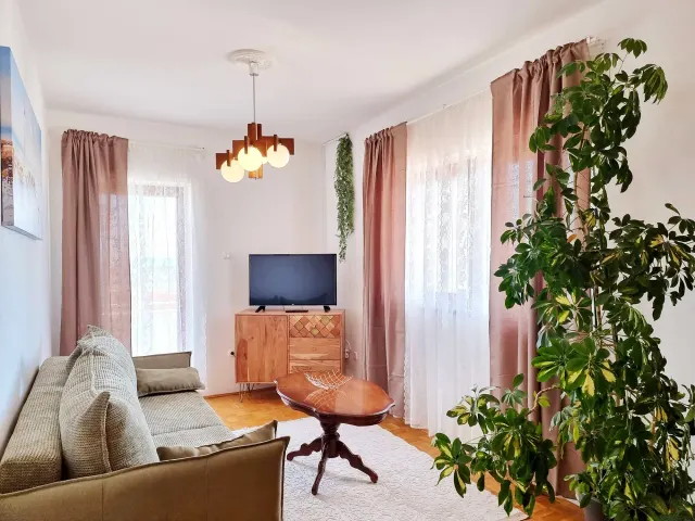 BookNoFees: Apartament liniștit, cu balcon și piscină comună – Okrug Gornji