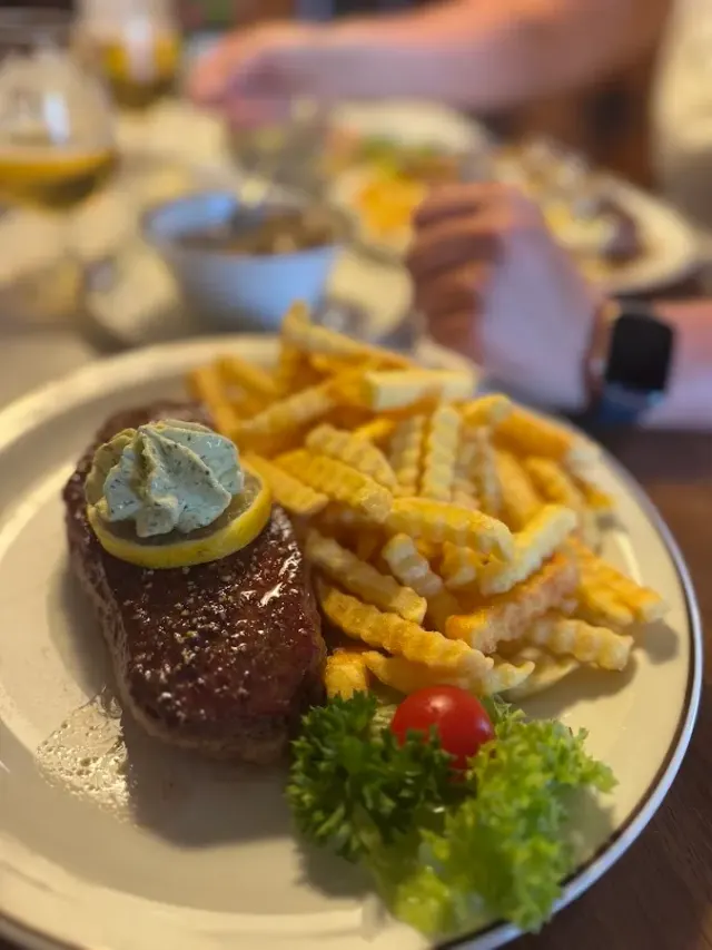 BookNoFees: Restaurant – Dirkes F.-Rainer Gastwirtschaft – Marsberg – Restaurantul Dirke F.-Rainer, fotografie 2