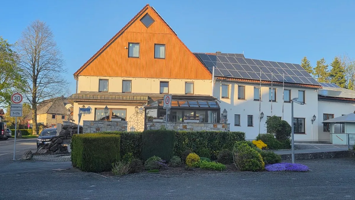 BookNoFees: Restaurant – Landgasthof Kaiser – Bad Wünnenberg – Hanul rural Kaiser, fotografie 1