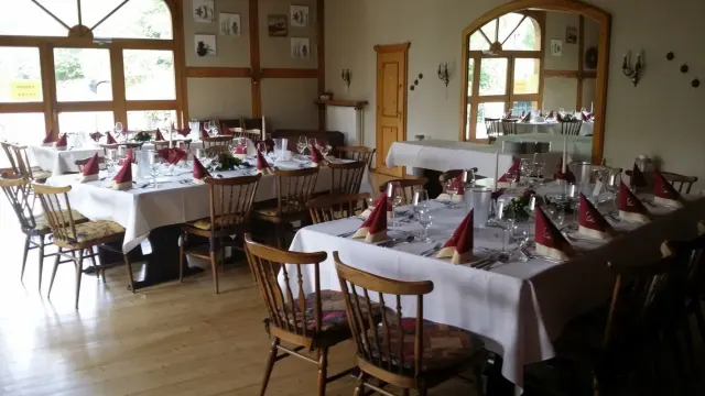 BookNoFees: Restaurant – Landgasthof Haus Felsenruh – Balve-Garbeck – Hanul rural „Haus Felsenruh”, fotografie 3