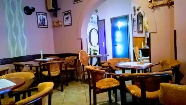 BookNoFees: Cafenea – Cafe bar Makumba – Zagreb – Cafeneaua-bar Makumba, fotografie 3