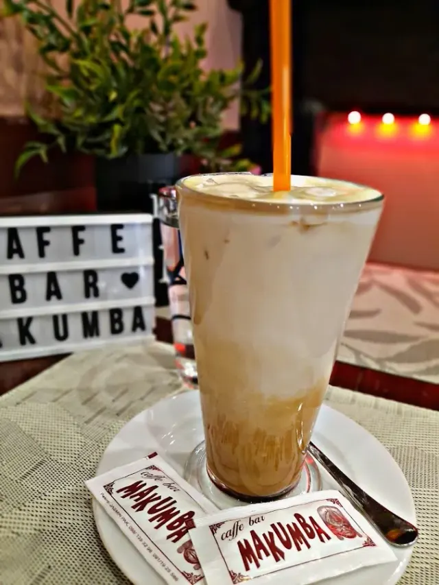BookNoFees: Cafenea – Cafe bar Makumba – Zagreb – Cafeneaua-bar Makumba, fotografie 2