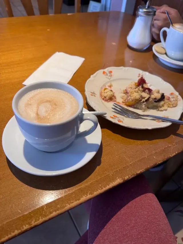 BookNoFees: Restaurant – Oma's Cafe – Werne – Cafeneaua Bunicii, fotografie 2