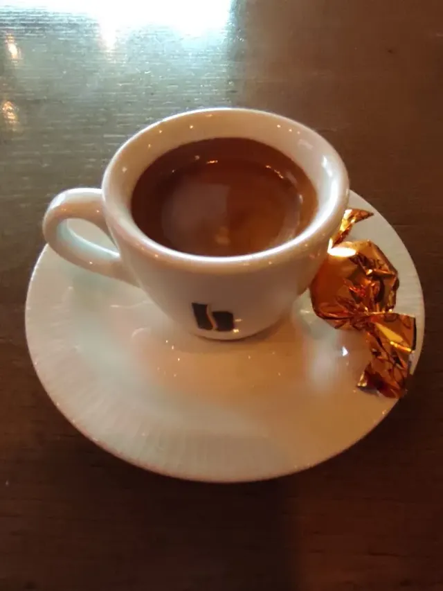 BookNoFees: Cafenea – Caffe Sol – Belgrade – Caffe Sol, fotografie 2