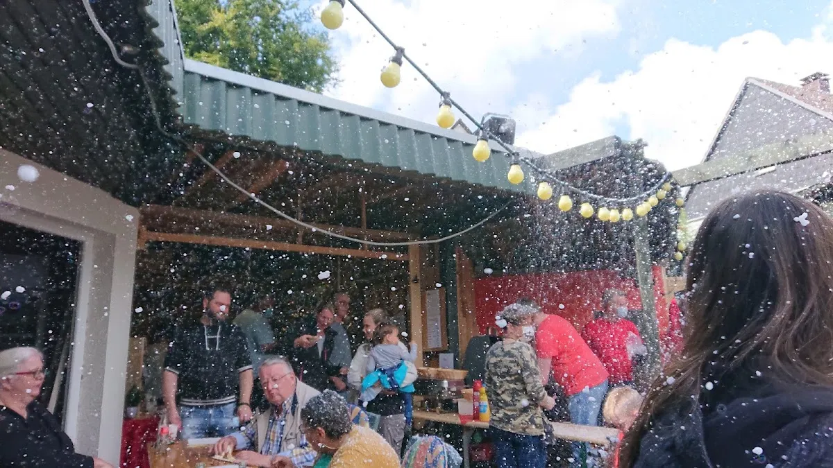 BookNoFees: Cafenea – Cafe "Klunterbunt" – Nachrodt-Wiblingwerde – Cafeneaua „Klunterbunt”, fotografie 1