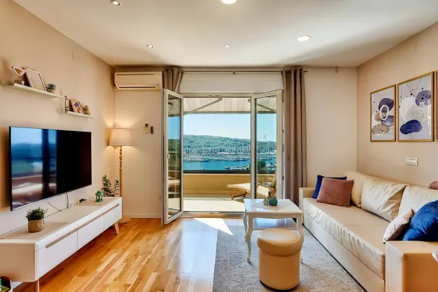 BookNoFees: Apartamentul „Sanja” cu vedere la mare și două dormitoare în Pula – Pula