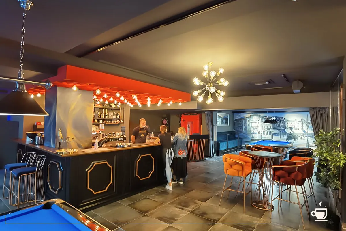 BookNoFees: Cafenea – Cafe & billiard bar Notturno – Zagreb – Cafenea și bar de biliard „Notturno”, fotografie 1