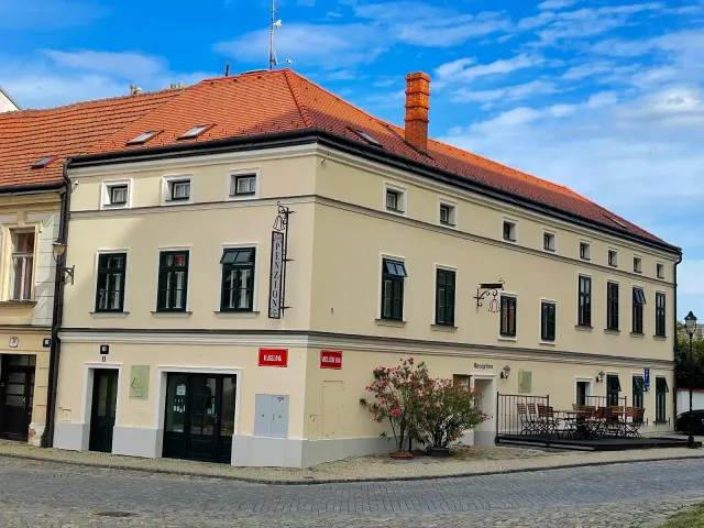 BookNoFees: Reședința Zvon – Znojmo