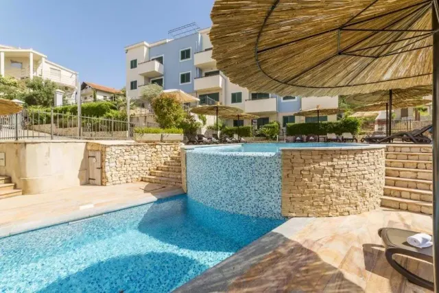BookNoFees: Apartament de vacanță liniștit, cu vedere la mare și piscină – Slatine