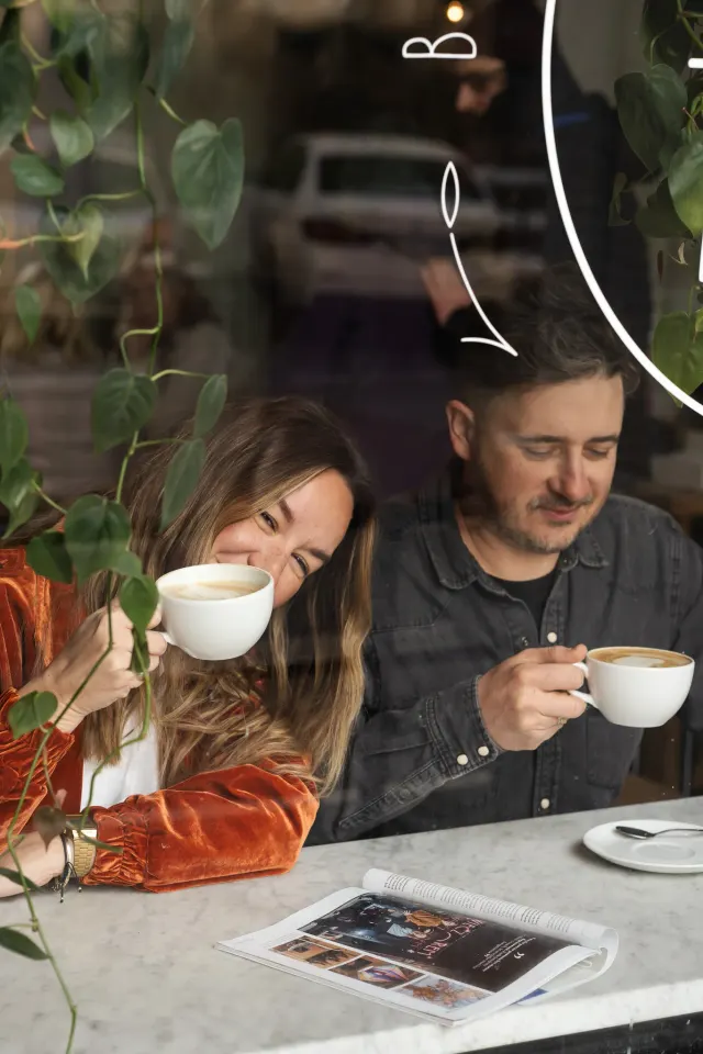 BookNoFees: Cafenea – Bułkę przez Bibułkę – Warsaw – De la chiflă la ziarul de mână, fotografie 3