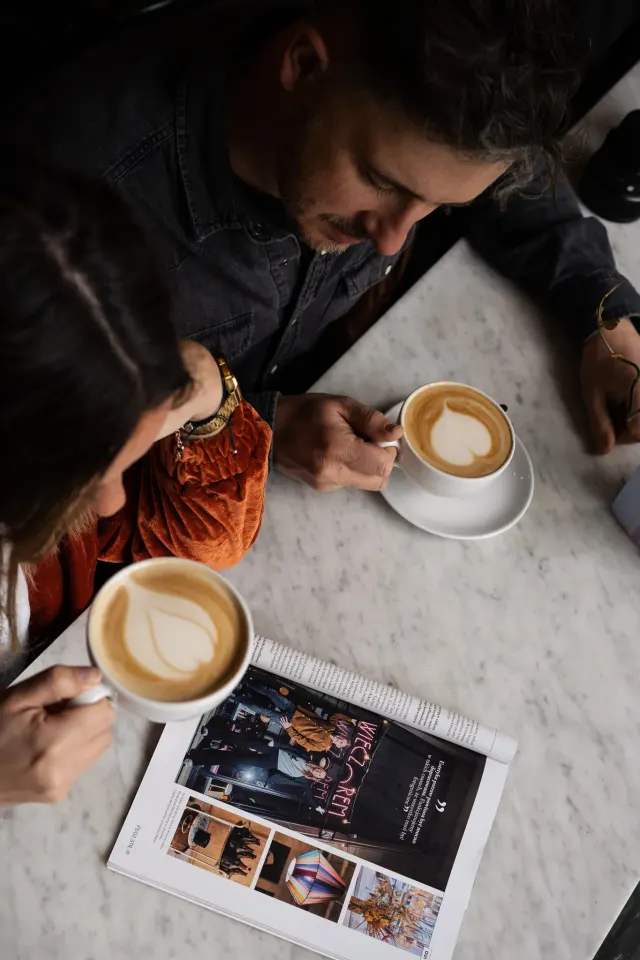 BookNoFees: Cafenea – Bułkę przez Bibułkę – Warsaw – De la chiflă la ziarul de mână, fotografie 2